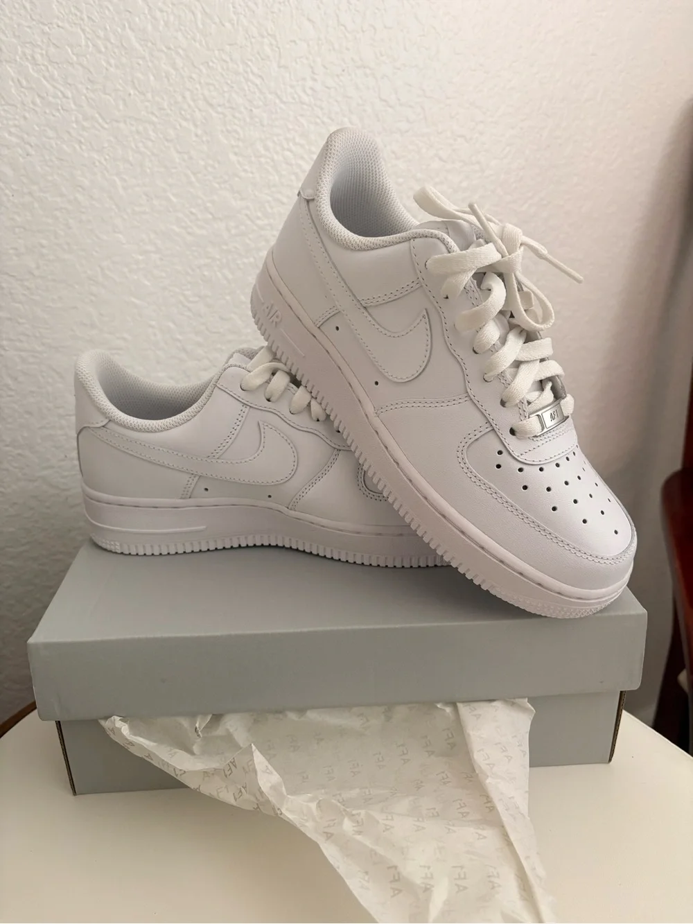 Nike White Leather Sneakers - Low Top